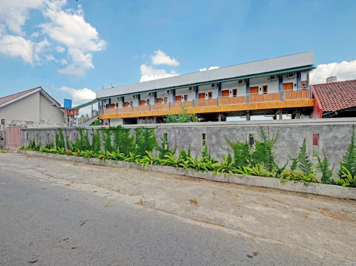 Oyo 90325 Pondok Dnayu Syariah Jarakan Exteriér fotografie