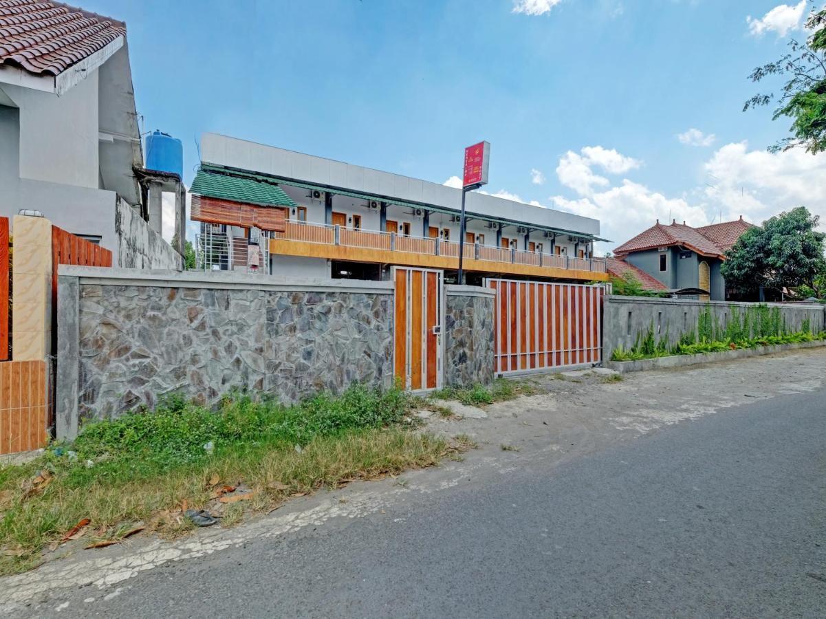 Oyo 90325 Pondok Dnayu Syariah Jarakan Exteriér fotografie