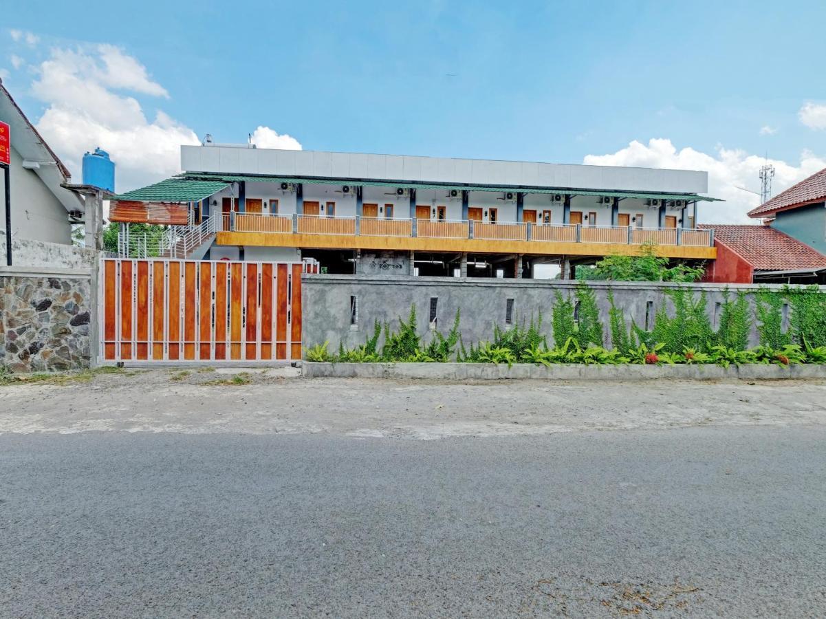 Oyo 90325 Pondok Dnayu Syariah Jarakan Exteriér fotografie